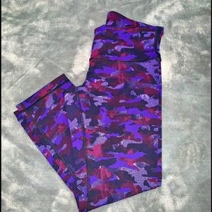 RARE PURPLE CAMO EUC LULULEMON SIZE 6 LEGGINGS